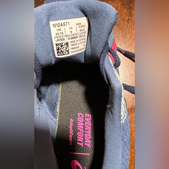 ASICS Gel-Contend 6 running shoe (blue and pink) GEL technology for cushioning. - Picture 12 of 16